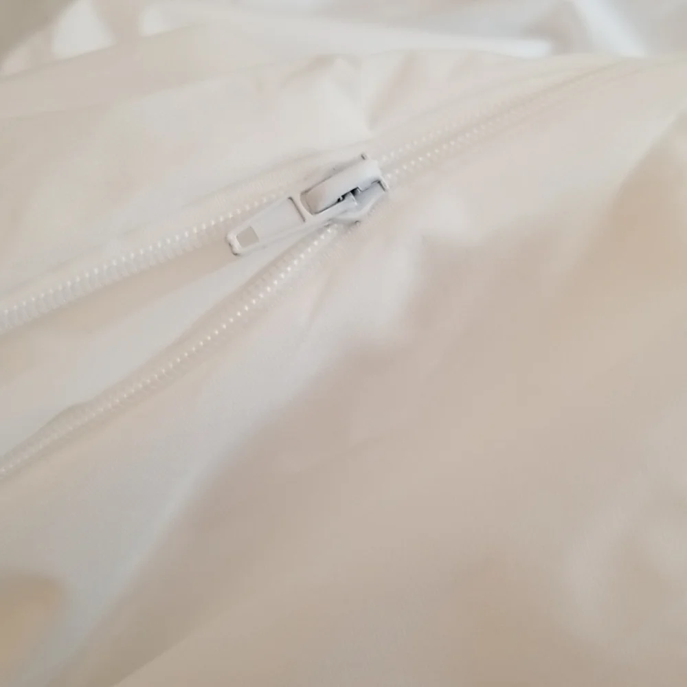 White zip up mattress pad cover fits full size bed